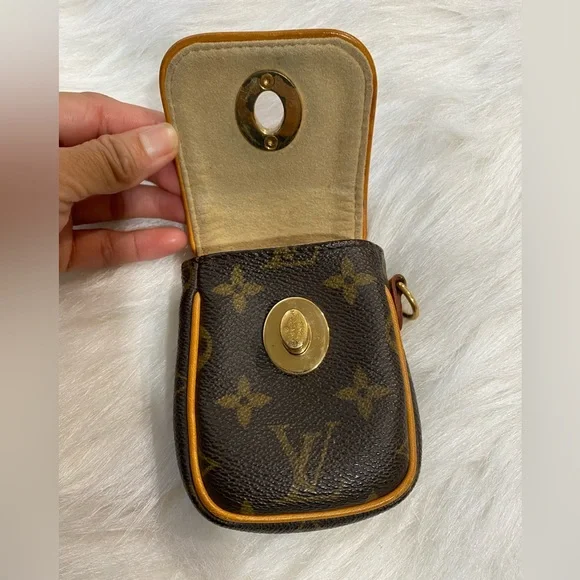 LV authentic Limited Key pouch in monogram - Picture 7 of 16